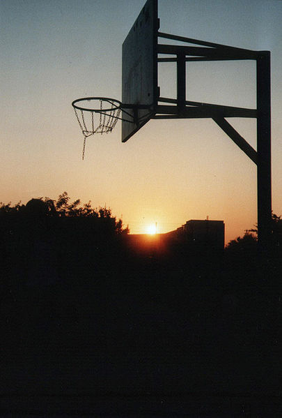 File:Sonnenuntergang vs. Basketball - panoramio.jpg