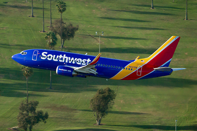 File:Southwest Boeing 737-3H4 making a go-around at LAX.jpg