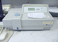 A spectrophotometer Spektrofotometri.jpg