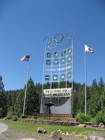 Panneau à l'extérieur du village olympique à Squaw Valley.
