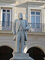 Statue de Jean Jaurès : célèbre tribun socialiste natif de Castres en 1859.