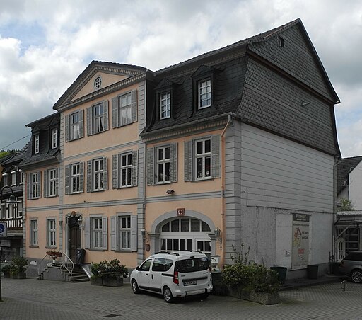 Stromberg (Hunsrück), Marktstr. 3, über Eck von rechts, Bild 2