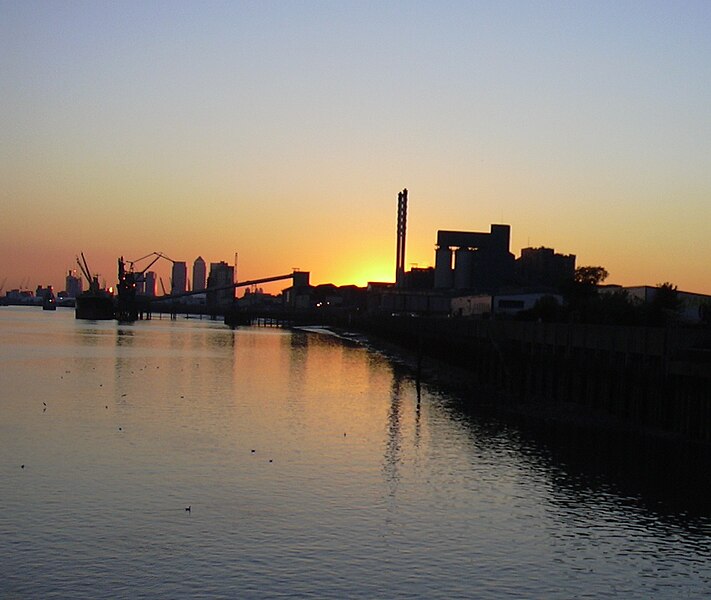 File:Sunset london docks.JPG