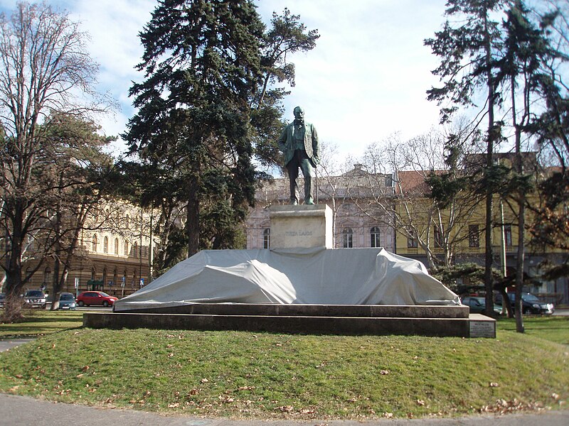 File:Szeged, Trg Sečenji (Szechenyi ter) - Tisza Lajos - panoramio.jpg