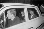Thumbnail for File:The Beatles verlaten Treslong na afloop van hun optreden.jpg