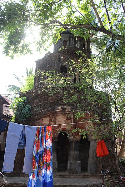 Kayapat: Sridhar Laljiu temple (in picture), built in 1807 and an adjacent at chala temple.