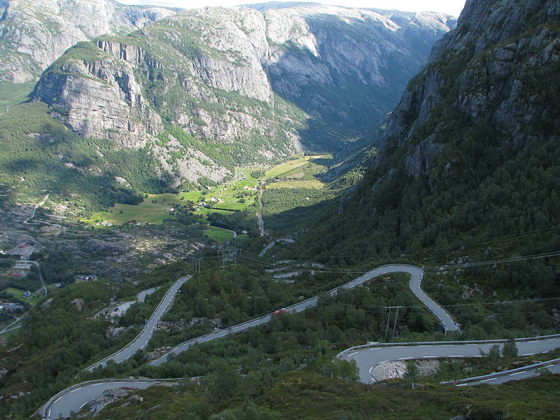 File:The road up from Lysebotn.jpg