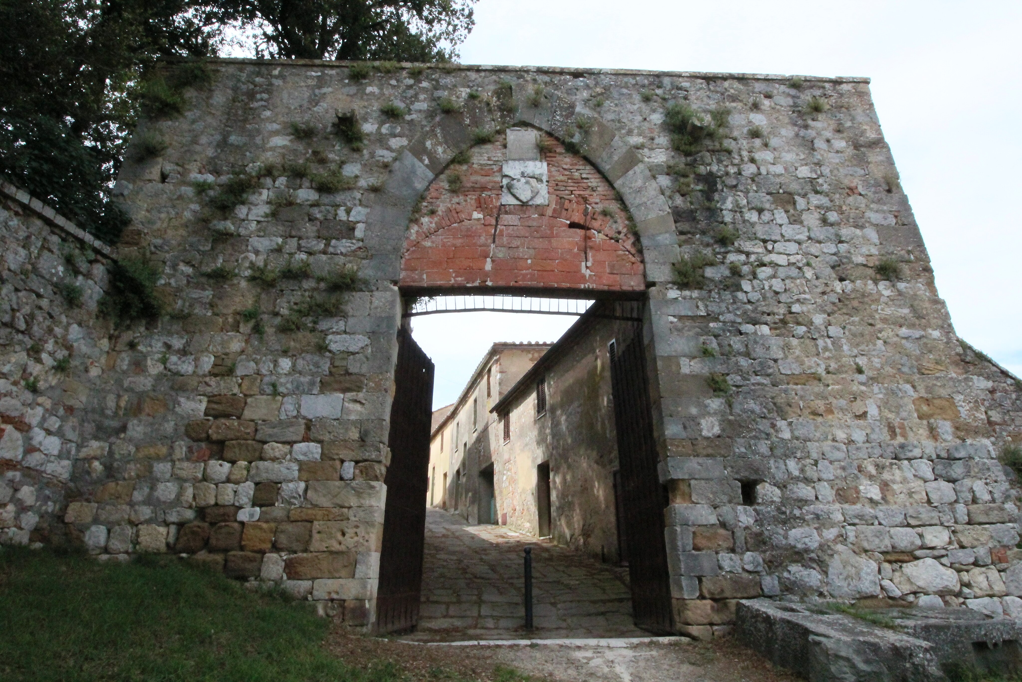 Montefollonico, Porta del Triano