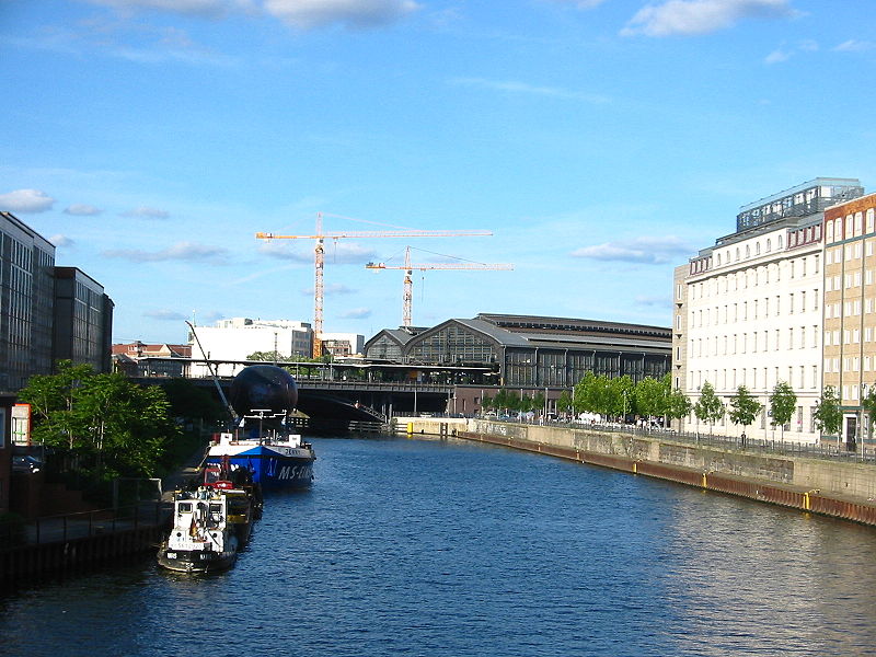 File:Train station Berlin Friedrichstrasse 4.jpg