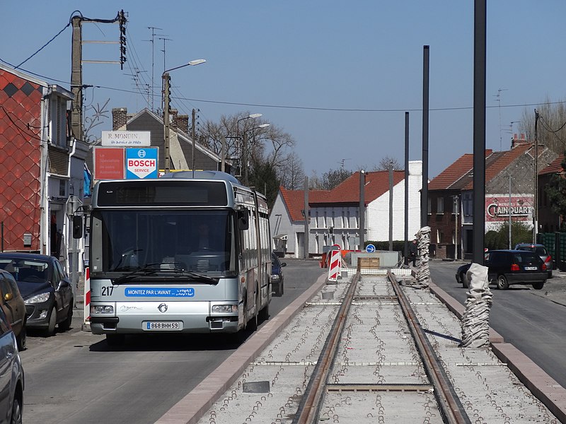 File:Travaux de la branche vers Vieux-Condé de la ligne B du tramway de Valenciennes en avril 2013 (211).JPG