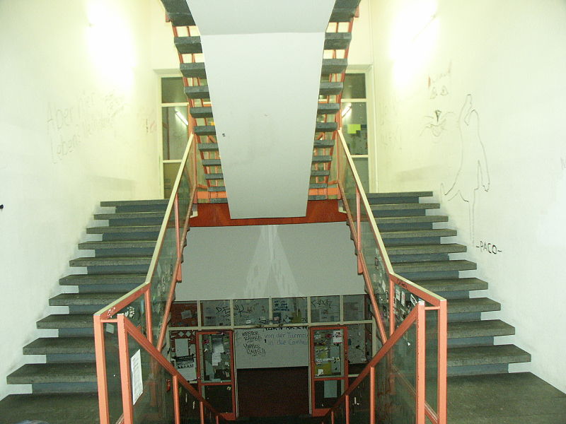 File:Treppenhaus AfE-Turm 2.JPG