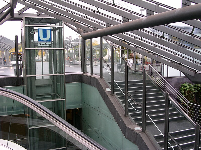 File:U-Bahn-Zugang Bensberg.jpg