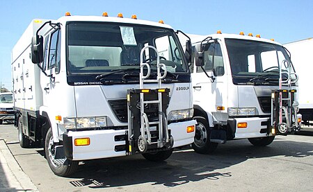 ไฟล์:UD_Nissan_Diesel_ice_cream_delivery_trucks.jpg