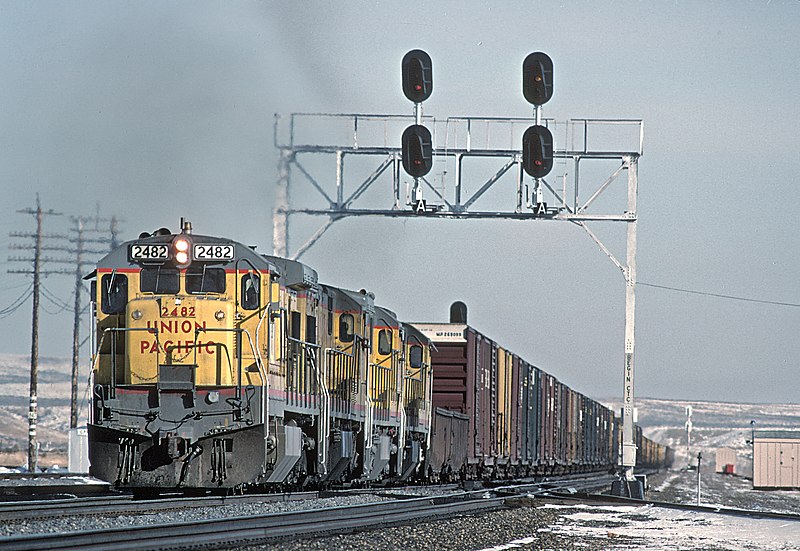 File:UP 2482 (C30-7) at Granger, WY in December 1984 (27291009492).jpg