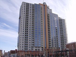 Vantage Pointe By User:Thivierr (Digital camera photo taken by uploader) [GFDL (https://www.gnu.org/copyleft/fdl.html) or CC-BY-SA-3.0 (https://creativecommons.org/licenses/by-sa/3.0/)], via Wikimedia Commons