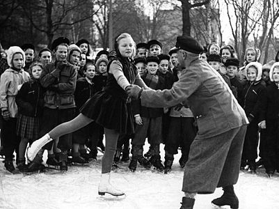 Figure skating in Vasaparken, Stockholm.