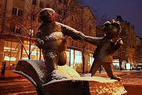 Statue représentant les personnages de Vater und Sohn