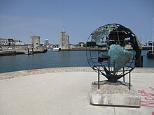 La Rochelle : un banquier muni d'une cage de chasteté s'exhibait sur le  Vieux Port
