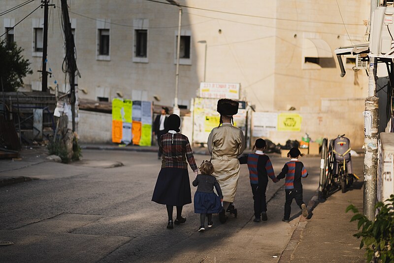 File:Views in and around Mea Shearim neighborhood in Jerusalem in October 2019 during Sukkot 25.jpg