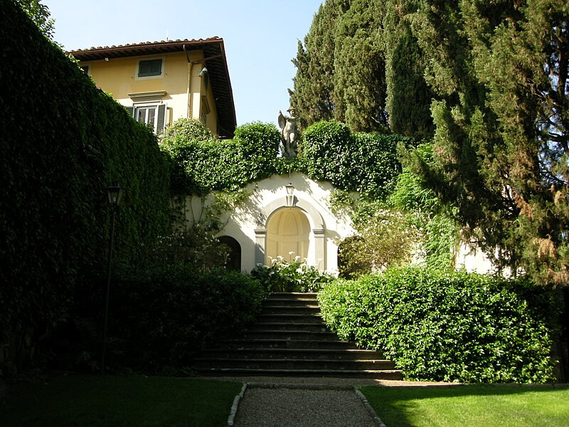 File:Villa i tatti, giardino, viale di cipressi, scalinata 01.JPG