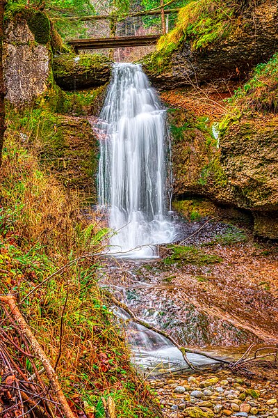 File:Vordere Töss-Wasserfall I bei Wald.jpg