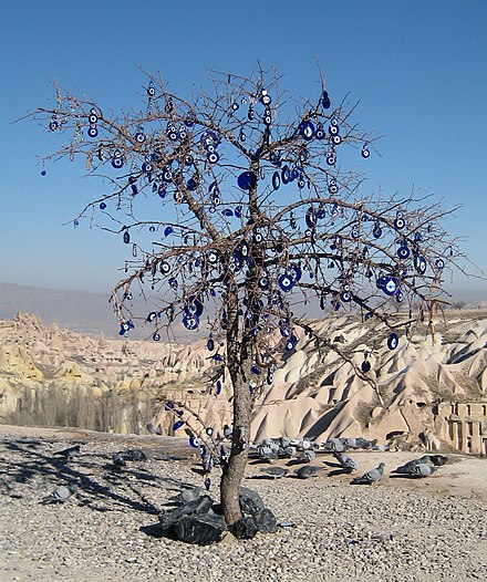 440px-Votive_tree_cappadocia.jpg