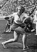 Jadwiga Wajsówna srebrna medalistka olimpijska (1937).