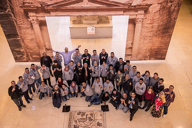 WikiArabia 2016 final group photo in the lobby of the Museum of Jordan.