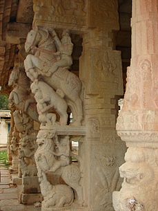 Kolona Yali në Tempullin Ranganatha, Rangasthala, distrikti Chikkaballapur
