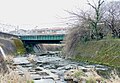 源道寺駅の下をくぐる弓沢川（富士宮市前田町・海抜96m・2023年4月撮影）