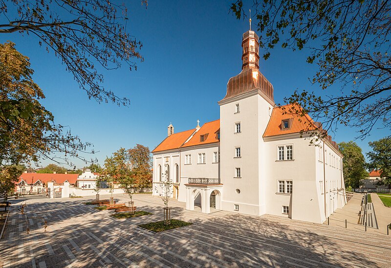 File:Zámek v Dolních Břežanech.jpg