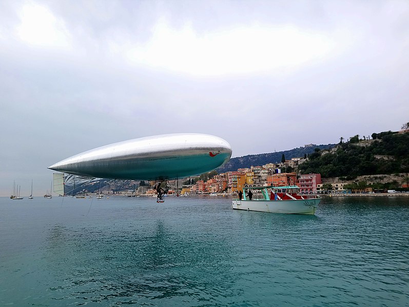 File:Zeppy Piloté par Stephane Belgrand Rousson à Villefranche sur Mer.jpg