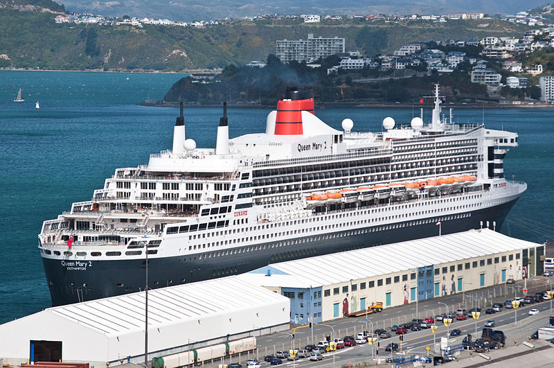 File:'Queen Mary 2', Wellington, New Zealand, 26th. Feb. 2011 - Flickr - PhillipC (5).jpg