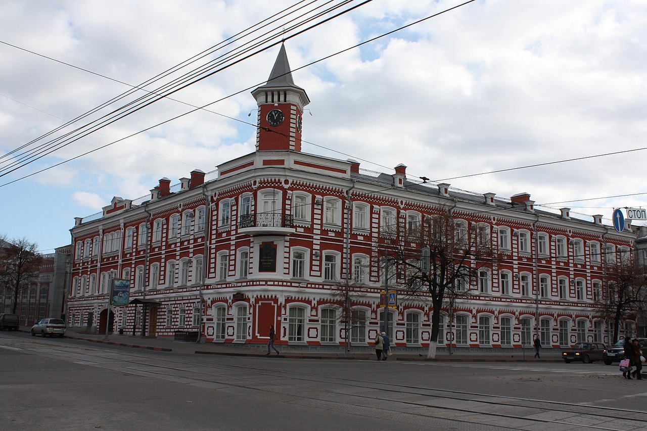 File:Дом Гончарова (перекресток улиц Ленина и Гончарова).JPG - Wikimedia  Commons