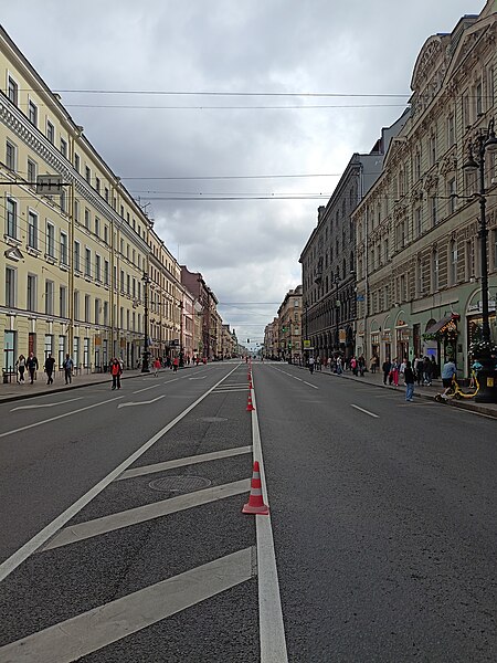 File:Невский во время Pushkin Run.jpg