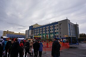 La piazza centrale di Snezhnogorsk, intitolata a V.V.  Murko.JPG