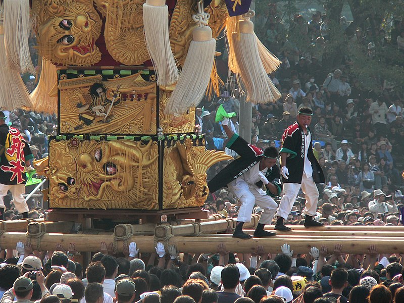 File:山根グラウンド（2009年新居浜太鼓祭り） - Panoramio 28123946.jpg