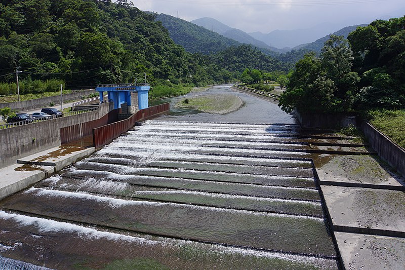 File:新城溪攔砂壩 Check Dam on XinCheng River - panoramio.jpg