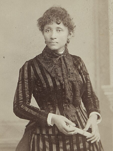 File:1886 Photo Lucy Parsons (3x4 b).jpg