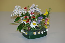 2007-05-12_Floral_arrangement.JPG