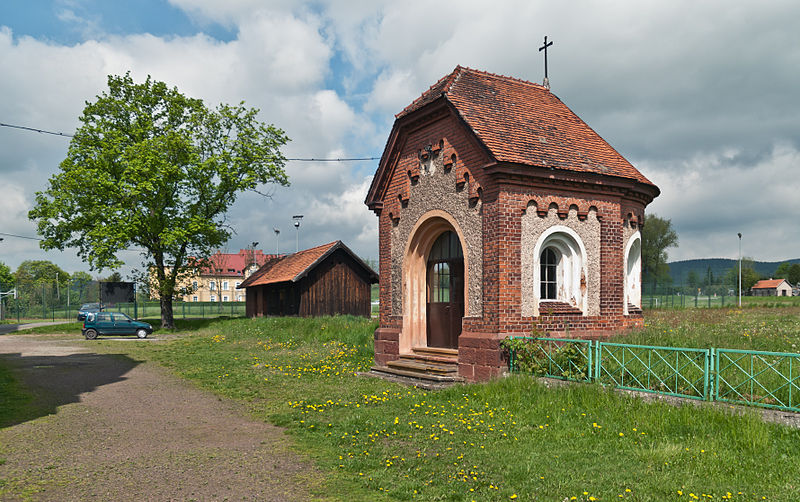 File:2014 Ścinawka Dolna, kościół św. Jakuba, kaplica 02.jpg