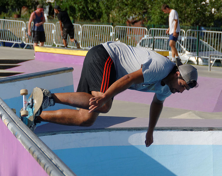 File:2015-08-29 17-11-27 belfort-pool-party.jpg