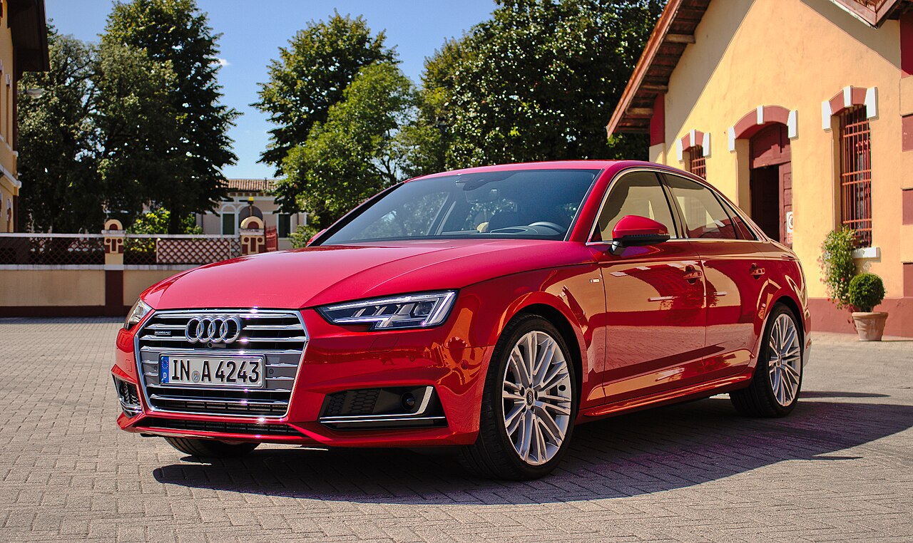 File:2015 Audi A4 B9 3.0 TDI quattro V6 200 kW S line Tangorot