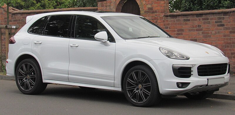 File:2015 Porsche Cayenne V6 Diesel Triptonic S 3.0 Front.jpg