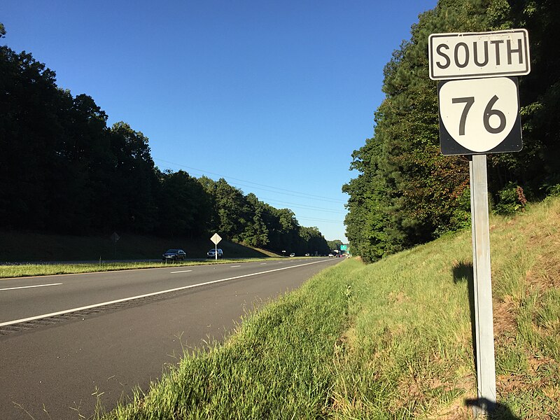 File:2017-09-08 08 08 31 View south along Virginia State Route 76 (Powhite Parkway) at Courthouse Road in Chesterfield County, Virginia.jpg