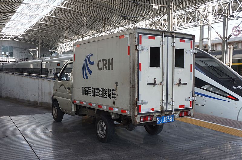 File:201704 Package delivering truck on the platform of Shanghai Station.jpg