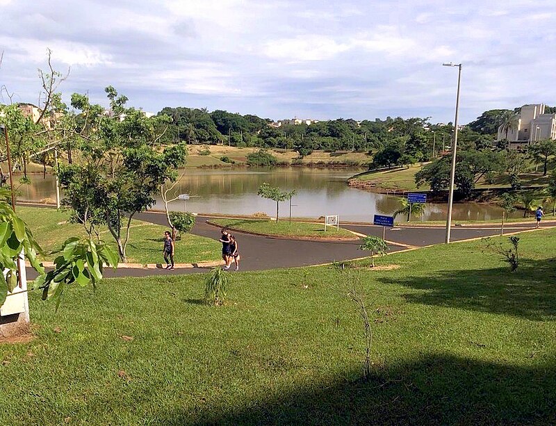 Parque do Peão se transforma em cidade de barracas com mais de 26 mil  acampantes