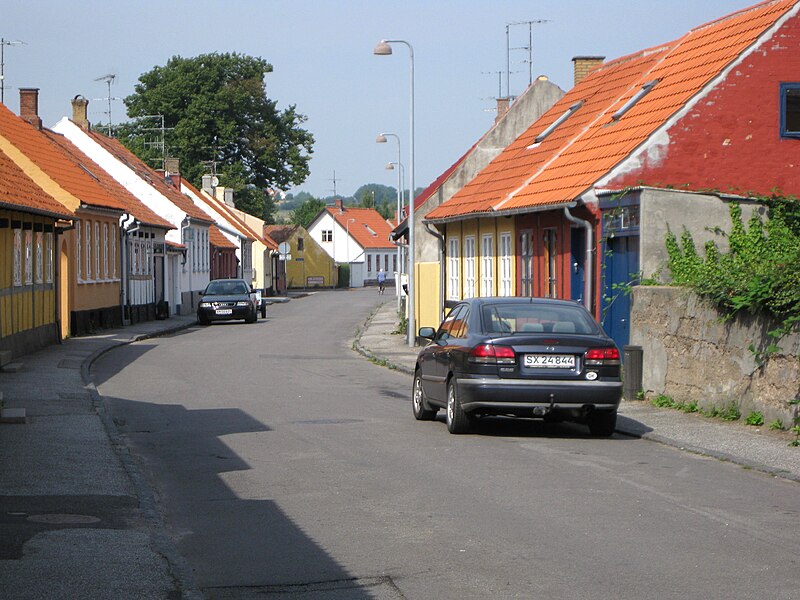 File:Aasen, Nexø - gadeparti5.jpg