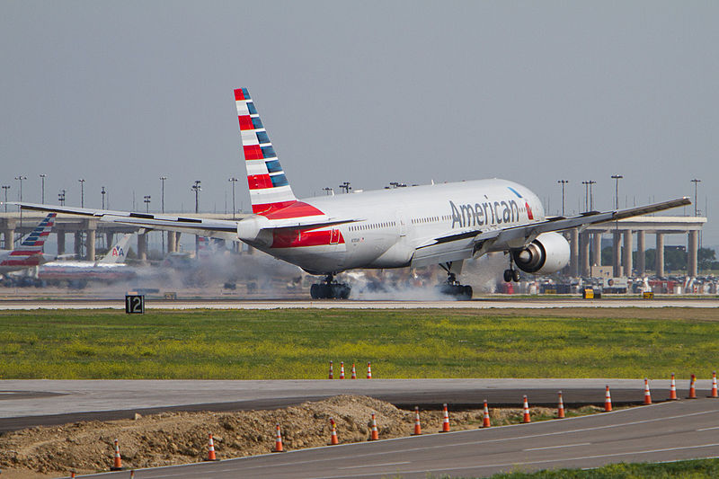 File:American Airlines Boeing 777-223(ER) N781AN Photo 304 (13836950224).jpg