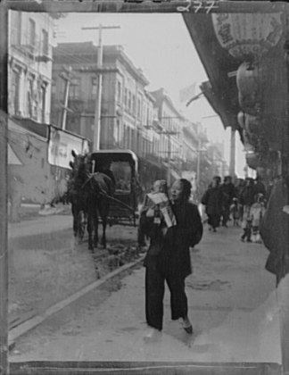 File:An amah holding a child, Chinatown, San Francisco LOC agc.7a09149.tif